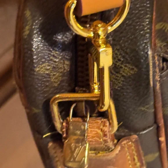 LV MONO CROSSBODY IN GOOD CONDITION used but lovely bag - Picture 4 of 13